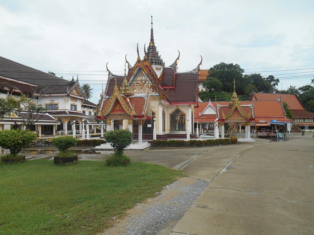 วัดเขาโบสถ์ พระอารามหลวง